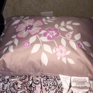 A floral pillow in great condition!